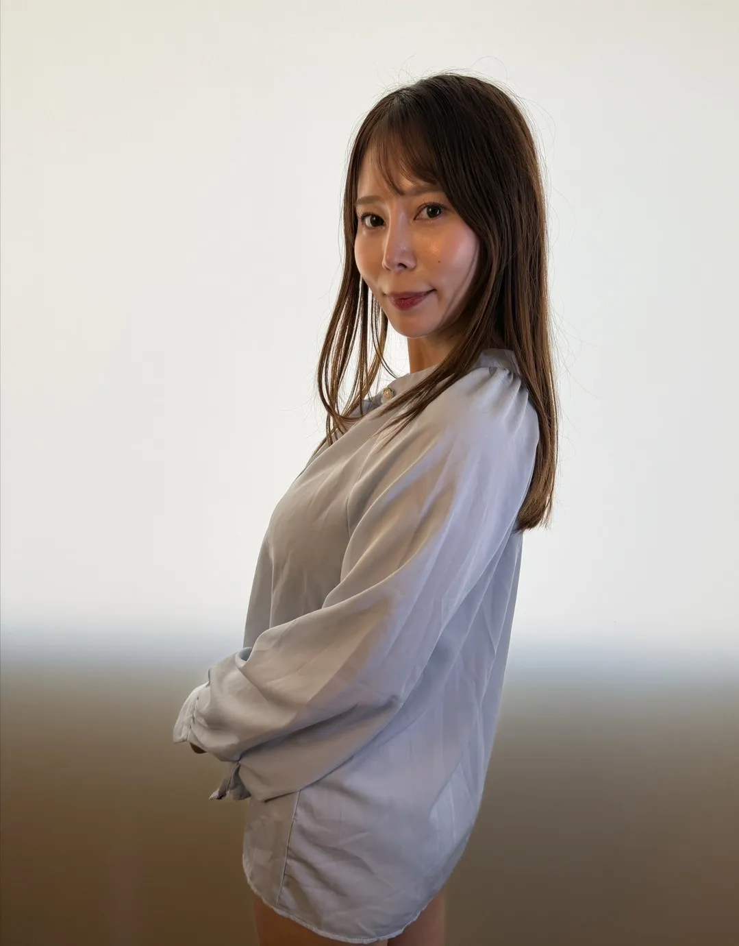 【月島さくら】愛用の水色ブラウス - サムネイル 2