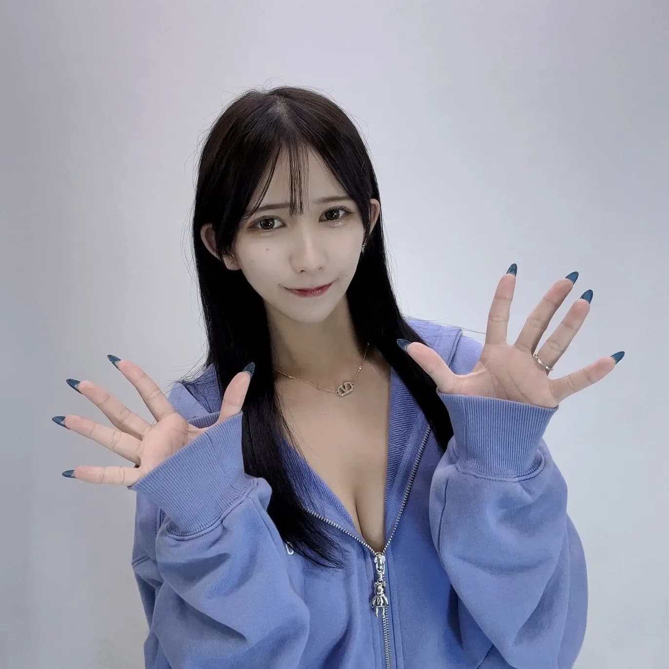 【満島アンナ】2025年4月23日イベントのサイン入りチェキ(水着衣装)【数量限定】 - 画像 1